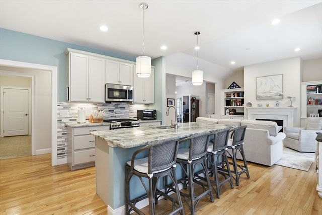 8 Daylily Dr 8, Plymouth, MA 02360