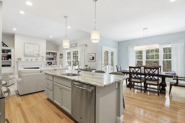 8 Daylily Dr 8, Plymouth, MA 02360