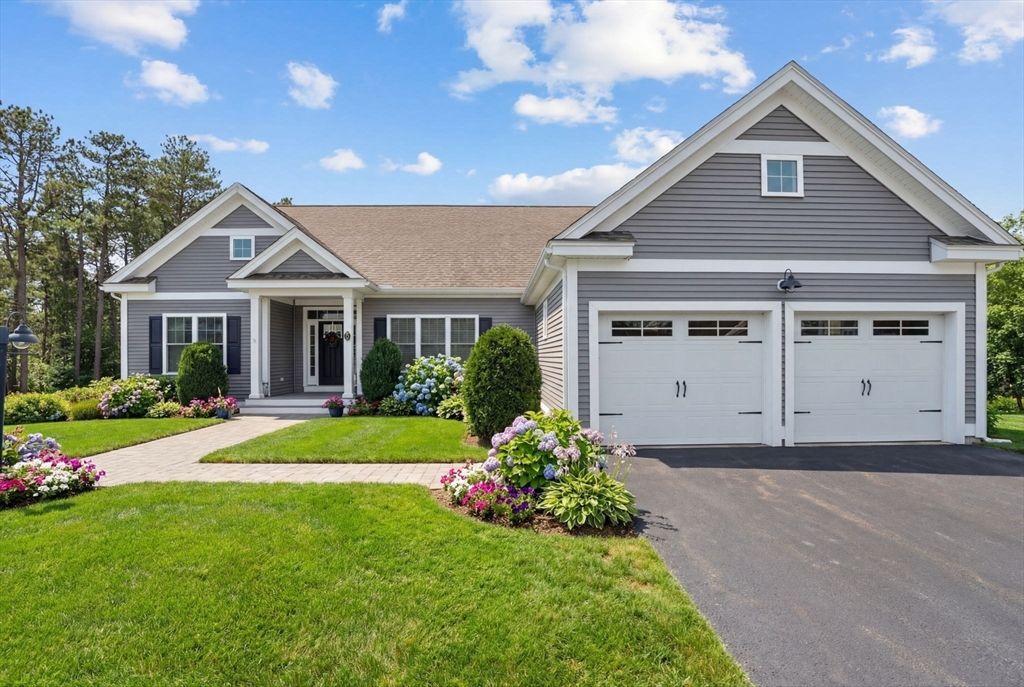 8 Daylily Dr 8, Plymouth, MA 02360