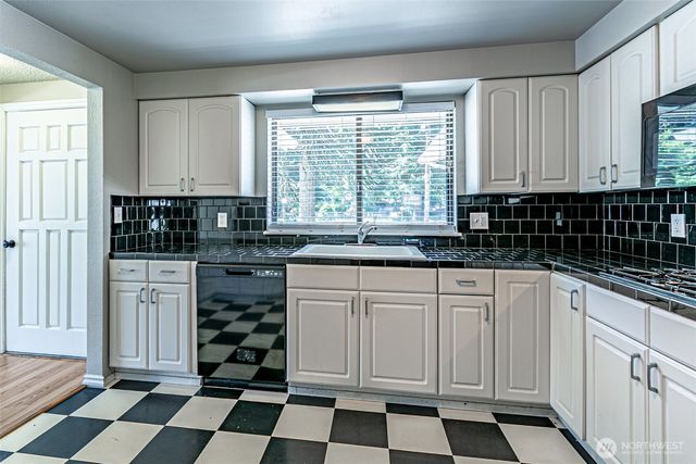 2524 70th Avenue SW, Tumwater, WA 98512