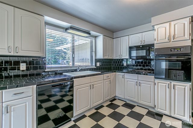 2524 70th Avenue SW, Tumwater, WA 98512