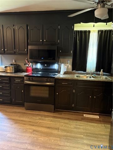 1614 Bexley Dr, Hopewell, VA 23860