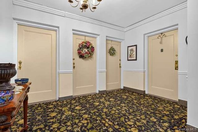 22 Hamilton Place H3, Garden City, NY 11530
