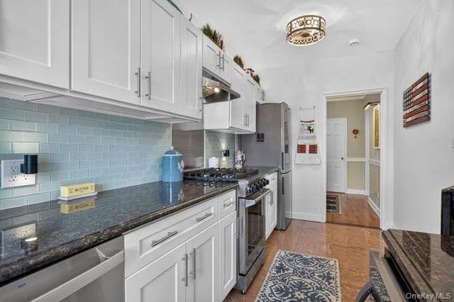 22 Hamilton Place H3, Garden City, NY 11530