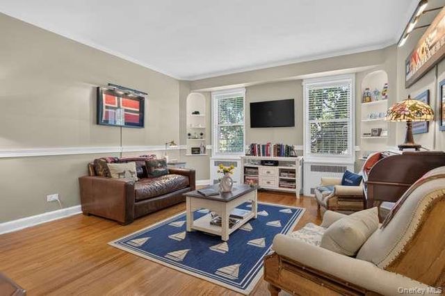 22 Hamilton Place H3, Garden City, NY 11530