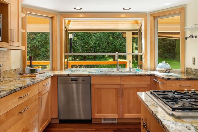 6731 244th Place NE, Redmond, WA 98053