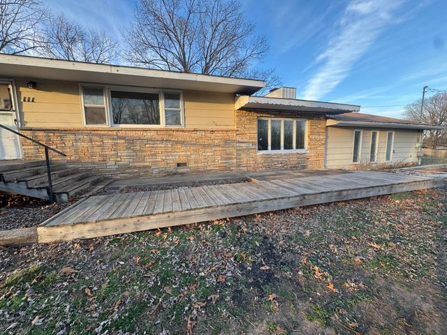 111 Maple Street, Exeter, MO 65647