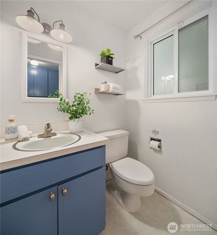 4301 72nd Avenue W, University Place, WA 98466