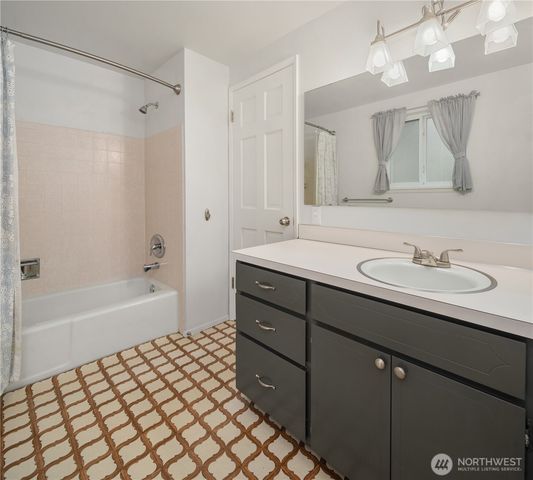 4301 72nd Avenue W, University Place, WA 98466