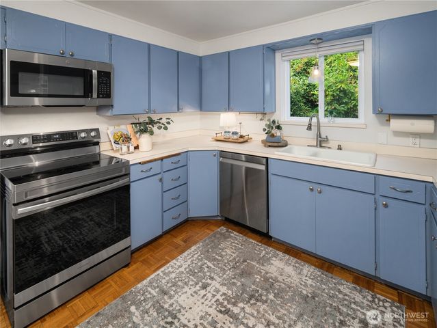 4301 72nd Avenue W, University Place, WA 98466