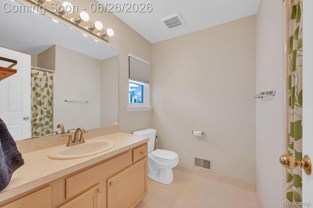 126 Eagle Ridge Road, Orion Charter Township, MI 48360