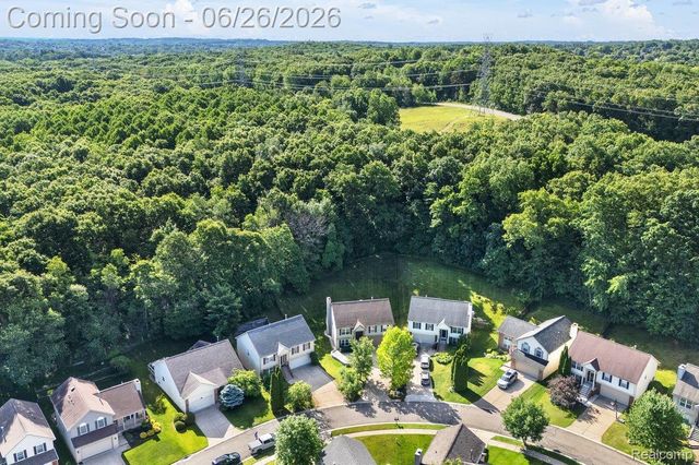 126 Eagle Ridge Road, Orion Charter Township, MI 48360
