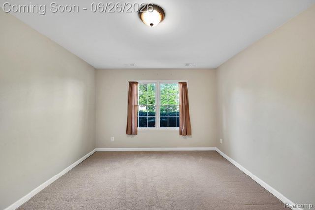 126 Eagle Ridge Road, Orion Charter Township, MI 48360