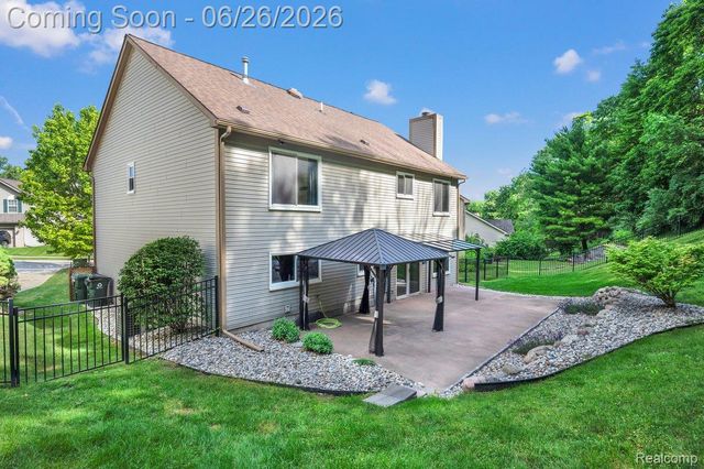 126 Eagle Ridge Road, Orion Charter Township, MI 48360