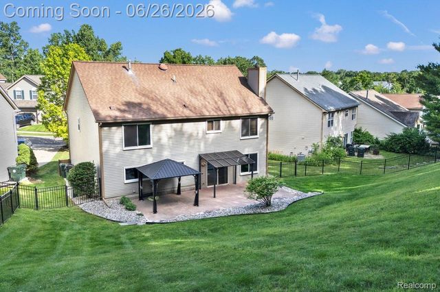 126 Eagle Ridge Road, Orion Charter Township, MI 48360