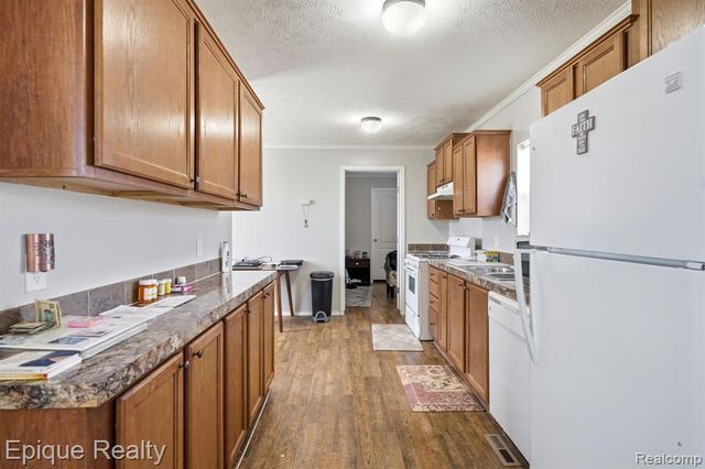 16031 Beech Daly Road, Taylor, MI 48180