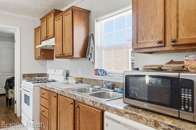 16031 Beech Daly Road, Taylor, MI 48180