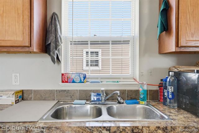 16031 Beech Daly Road, Taylor, MI 48180