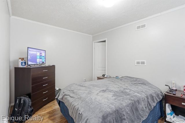 16031 Beech Daly Road, Taylor, MI 48180