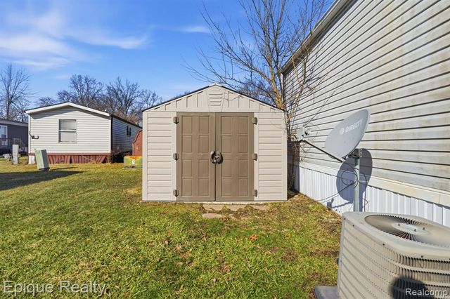 16031 Beech Daly Road, Taylor, MI 48180