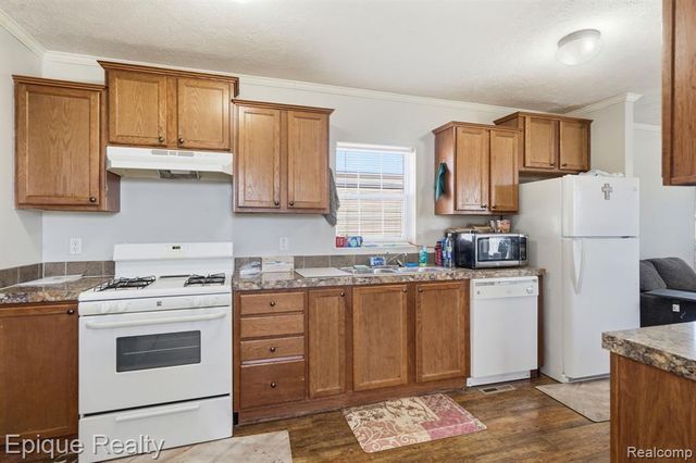 16031 Beech Daly Road, Taylor, MI 48180