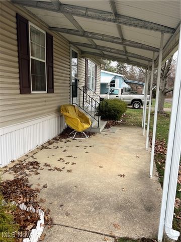 12 Maple, Olmsted Twp, OH 44138