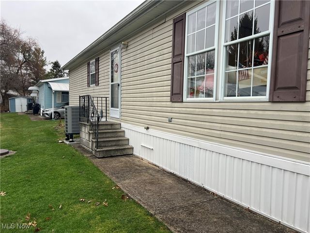 12 Maple, Olmsted Twp, OH 44138