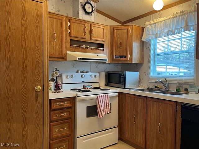 12 Maple, Olmsted Twp, OH 44138