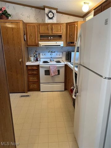 12 Maple, Olmsted Twp, OH 44138