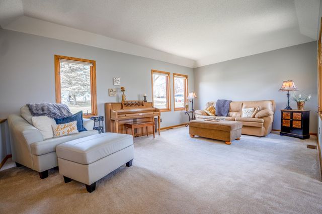 5979 24th Street NE, Willmar, MN 56201