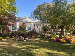 26204 Doxtator Street, Dearborn Heights, MI 48127