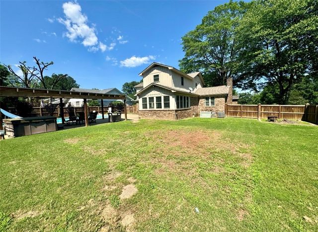 242 S Cumberland Avenue, Russellville, AR 72801