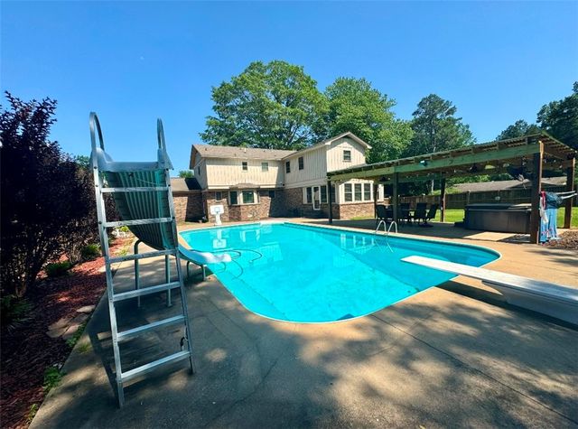 242 S Cumberland Avenue, Russellville, AR 72801