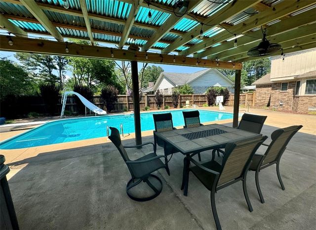 242 S Cumberland Avenue, Russellville, AR 72801