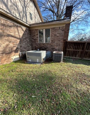 242 S Cumberland Avenue, Russellville, AR 72801