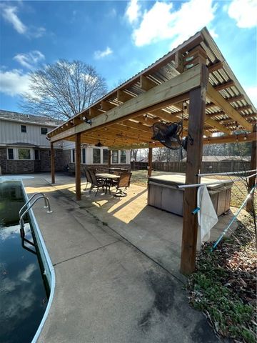 242 S Cumberland Avenue, Russellville, AR 72801