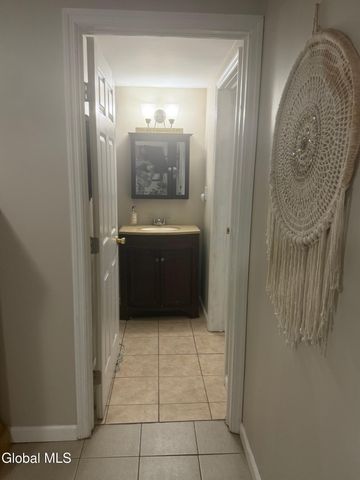 752 7th Avenue, Troy, NY 12182