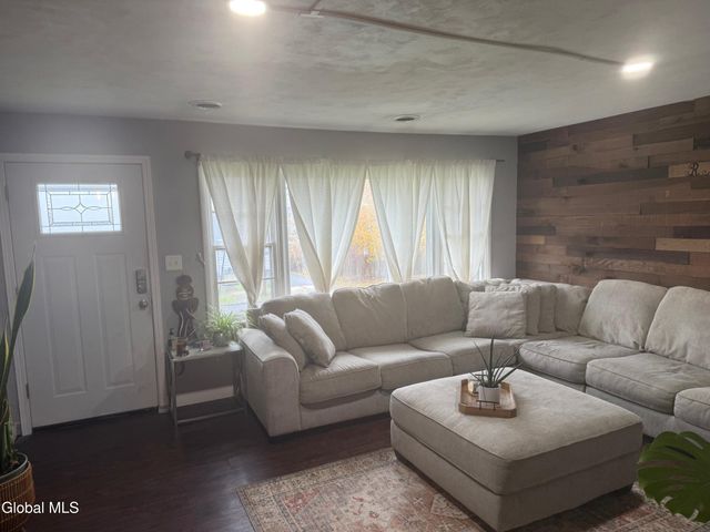 752 7th Avenue, Troy, NY 12182