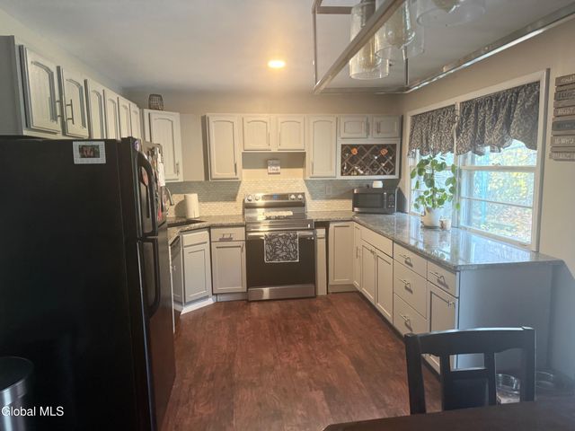 752 7th Avenue, Troy, NY 12182