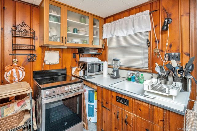 16 Nymph Road, Rocky Point, NY 11778