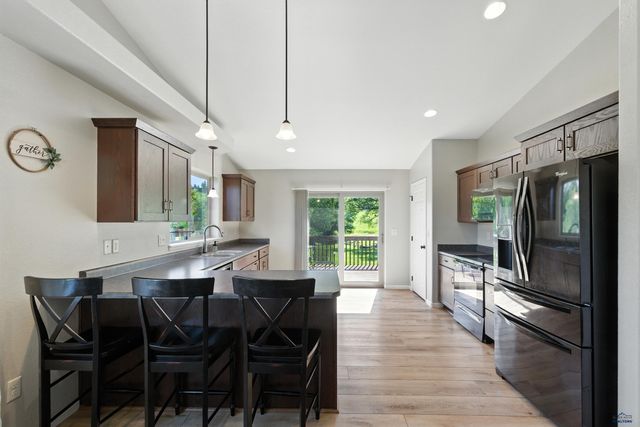 14942 GLENWOOD DR, Summerset, SD 57769