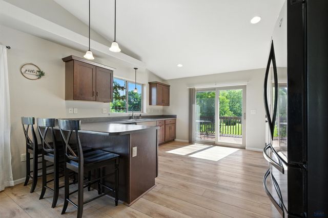 14942 GLENWOOD DR, Summerset, SD 57769