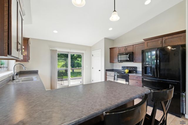 14942 GLENWOOD DR, Summerset, SD 57769