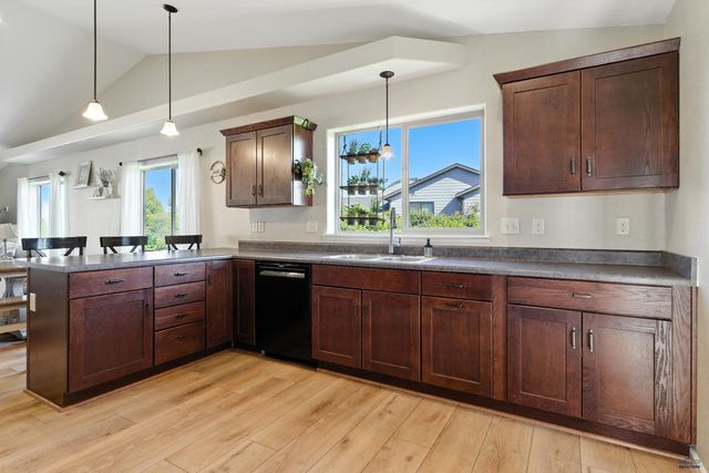 14942 GLENWOOD DR, Summerset, SD 57769