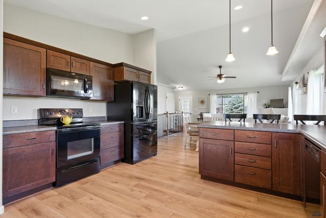 14942 GLENWOOD DR, Summerset, SD 57769