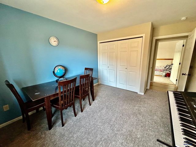 14942 GLENWOOD DR, Summerset, SD 57769