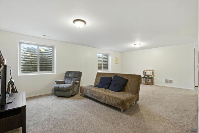 14942 GLENWOOD DR, Summerset, SD 57769