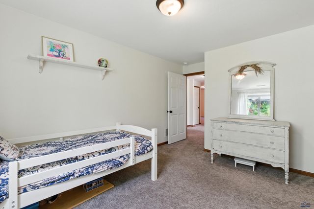 14942 GLENWOOD DR, Summerset, SD 57769