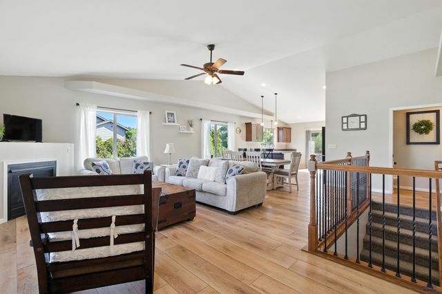 14942 GLENWOOD DR, Summerset, SD 57769