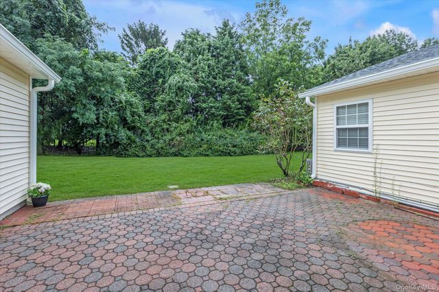 403 Winged Foot Way, Riverhead, NY 11901